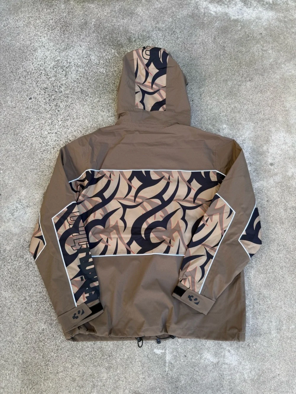 32 Jacket - Picture 2 of 4